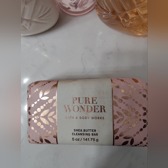 Pure Wonder Bath & Body Works Set - Gold and Pink - Picture 2 of 5